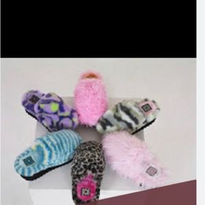 ISO FOR OOBEE SLIPPERS